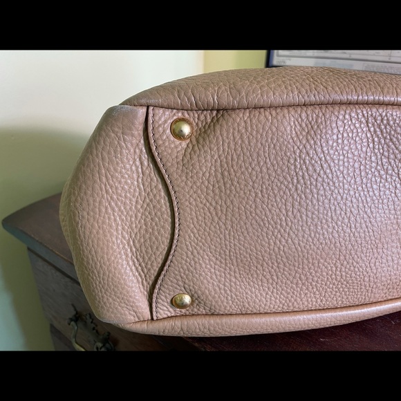 Prada Daino shoulder bag 100% authentic nude/camel - Picture 9 of 16